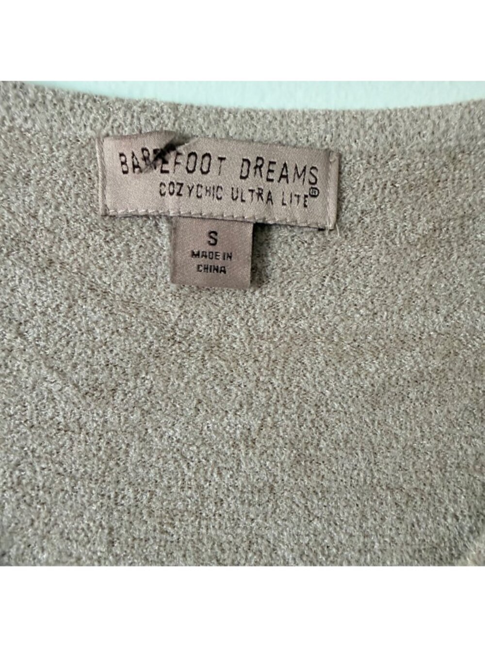 Barefoot Dreams CozyChic Ultra Lite V-Neck Sweater Beige Small - Sample - Picture 3 of 4